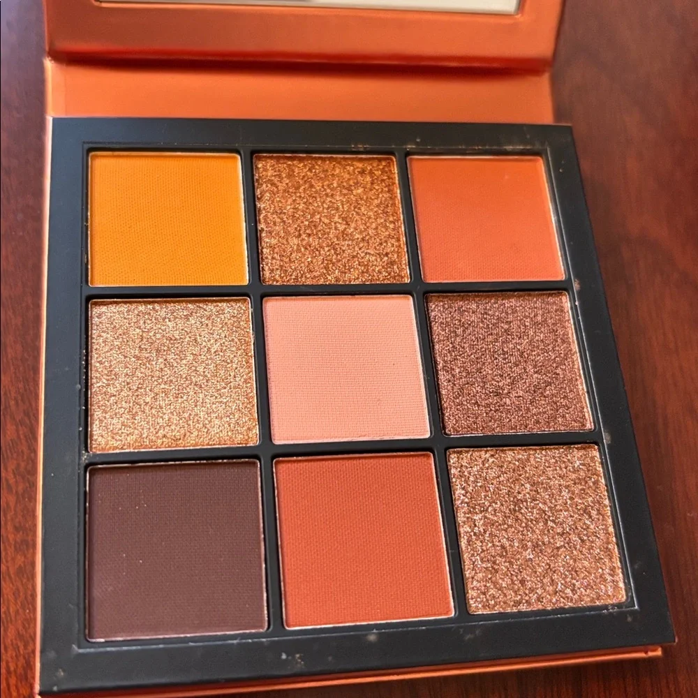 HUDA BEAUTY Topaz Obsessions Eyeshadow Palette